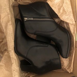 Frye Jennifer bootie